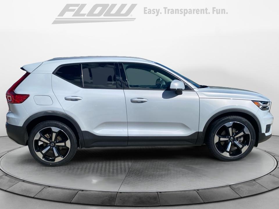 2021 Volvo XC40 Momentum