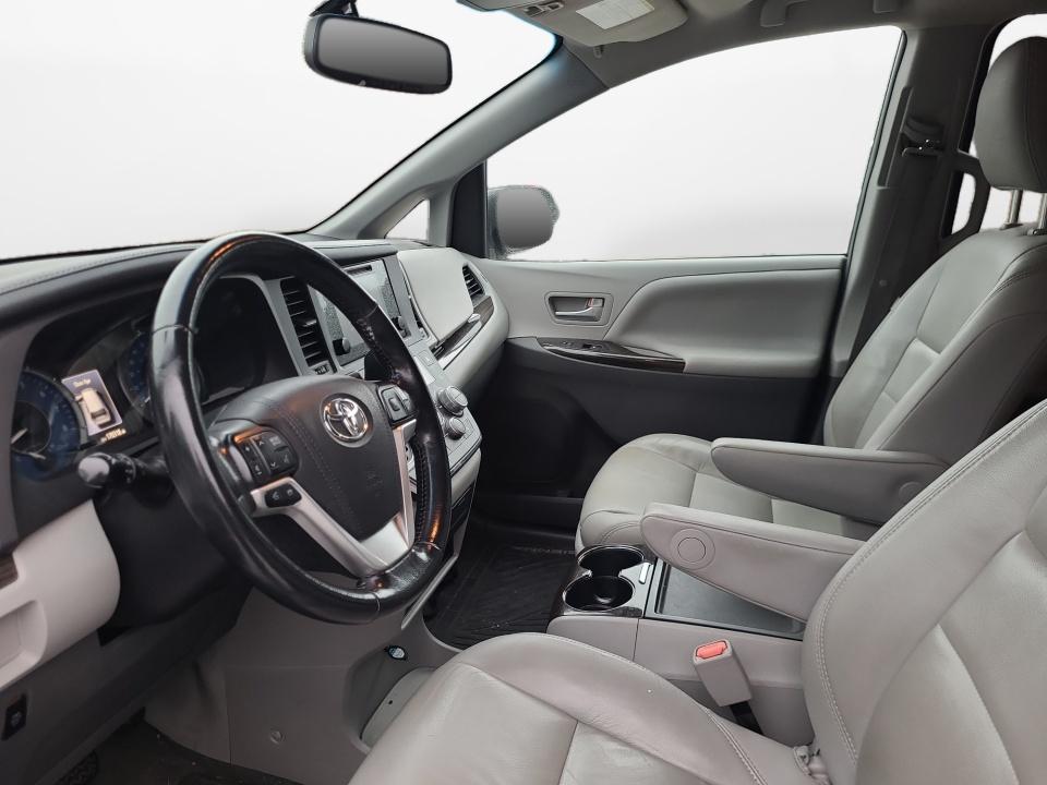 2016 Toyota Sienna XLE
