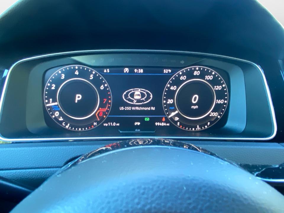 2018 Volkswagen Golf R 2.0T w/DCC & Navigation