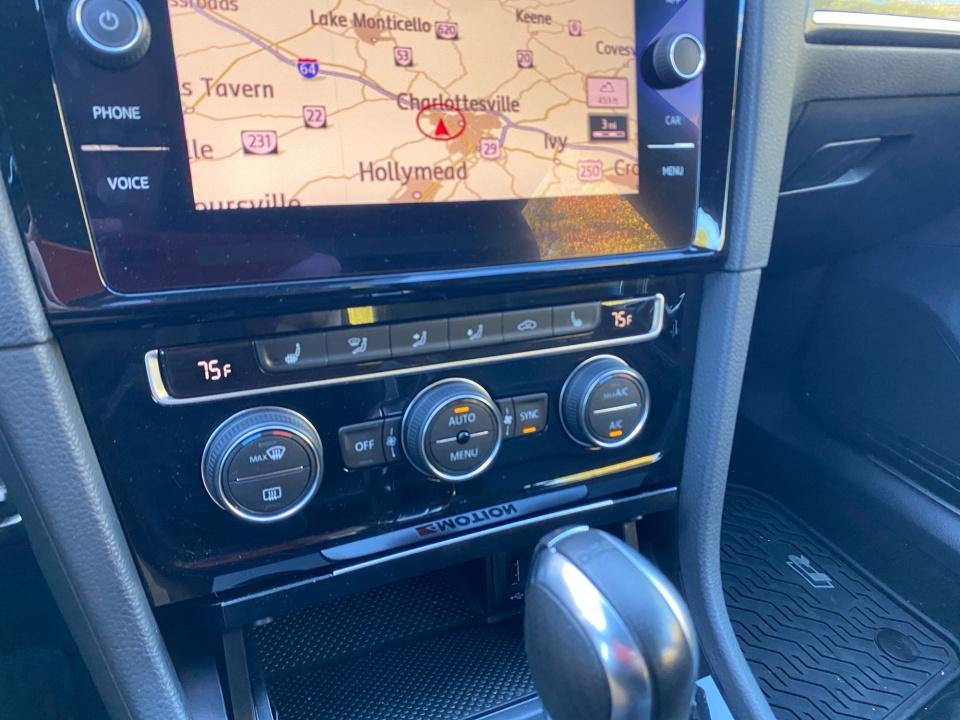 2018 Volkswagen Golf R 2.0T w/DCC & Navigation