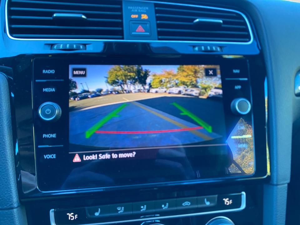 2018 Volkswagen Golf R 2.0T w/DCC & Navigation