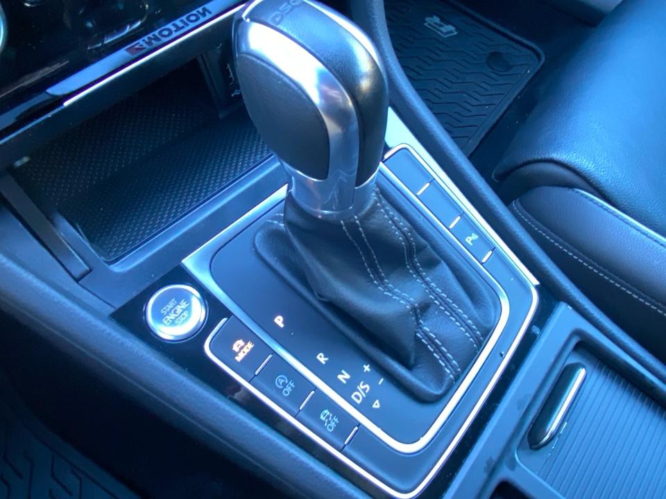 2018 Volkswagen Golf R 2.0T w/DCC & Navigation