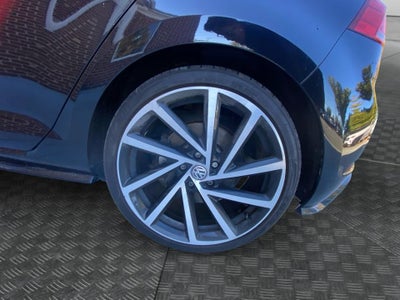 2018 Volkswagen Golf R 2.0T w/DCC & Navigation