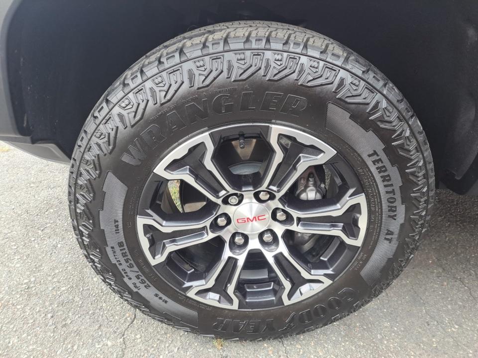 2024 GMC Canyon 4WD AT4