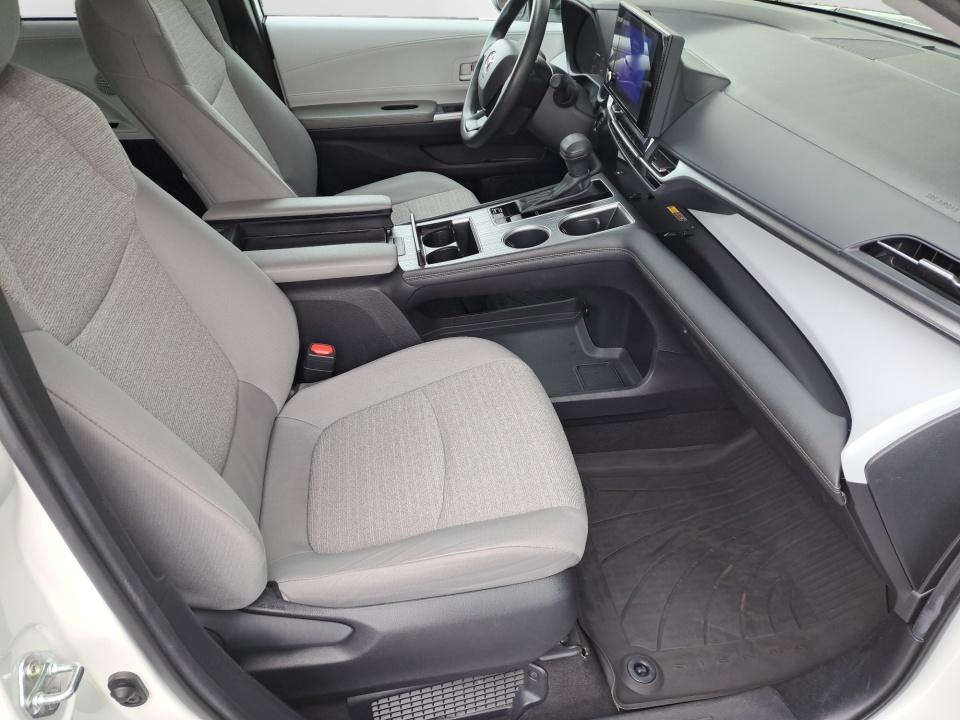 2025 Toyota Sienna LE