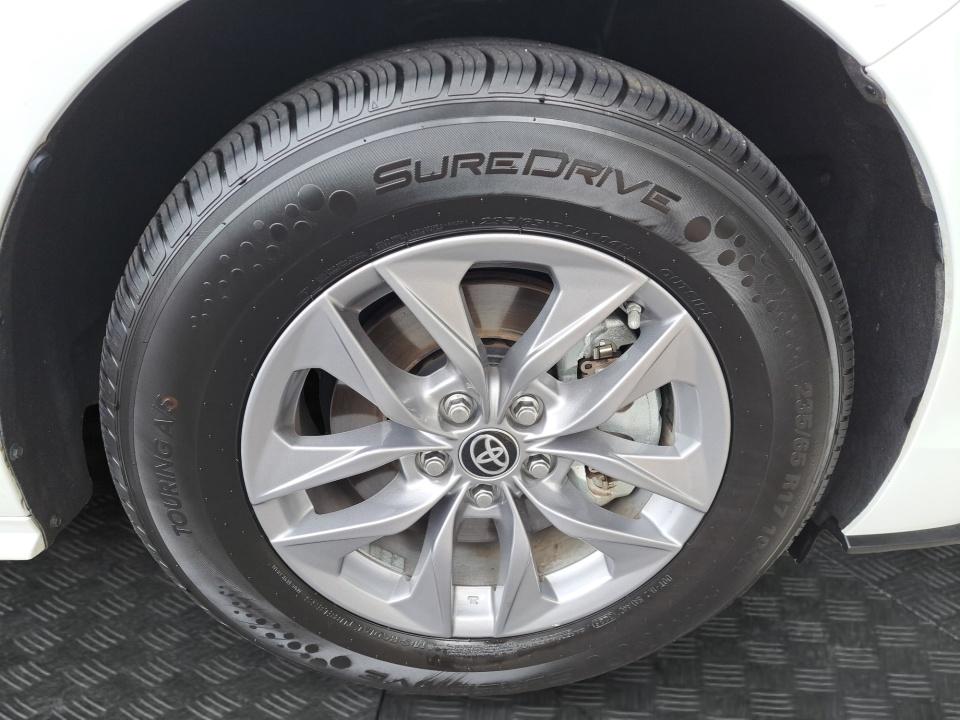 2025 Toyota Sienna LE