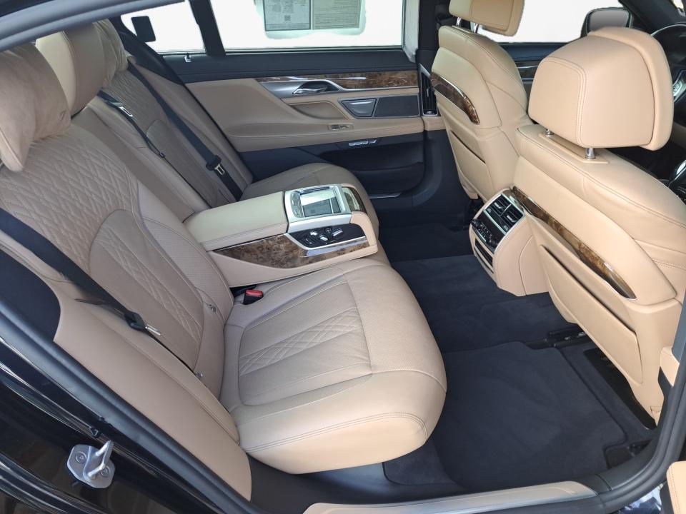 2016 BMW 750i 750i