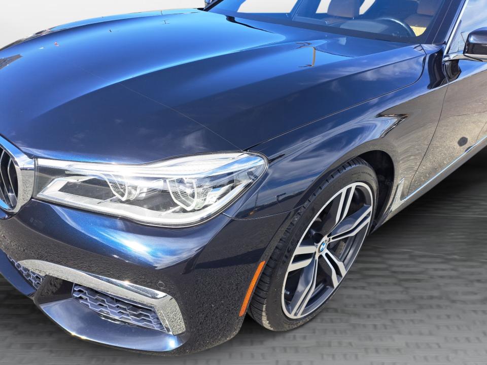 2016 BMW 750i 750i