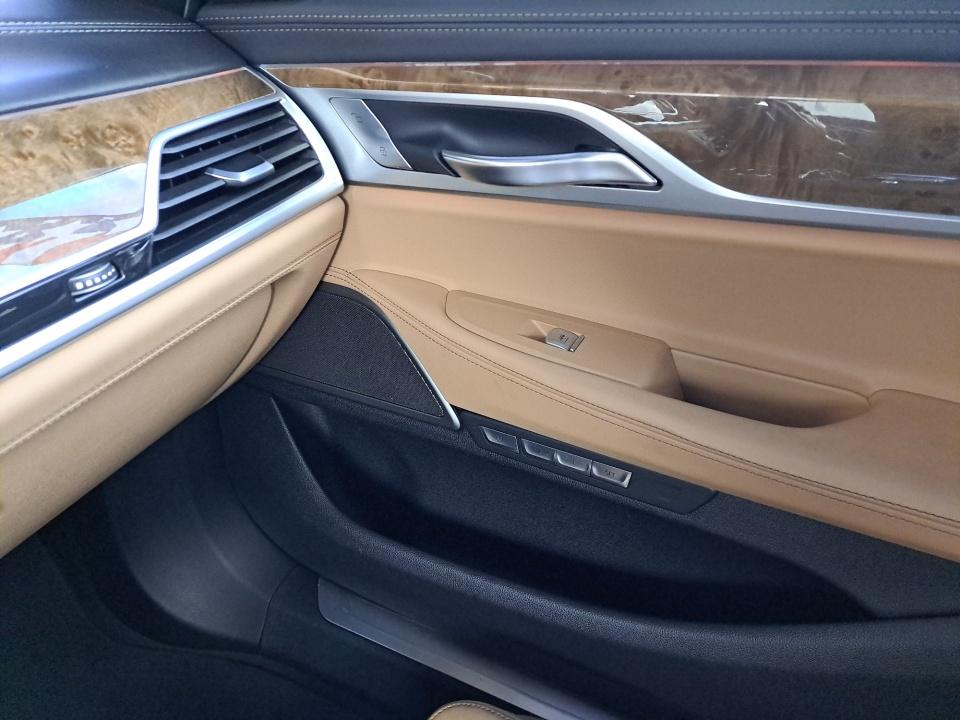2016 BMW 750i 750i