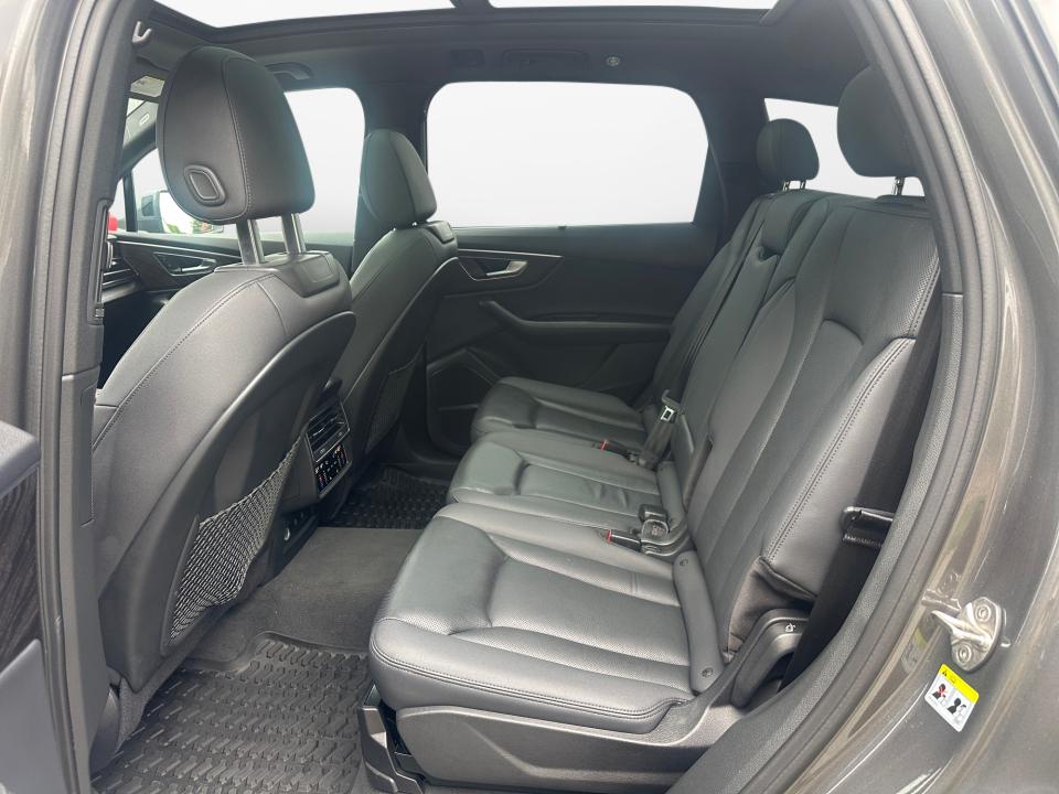 2022 Audi Q7 Premium Plus