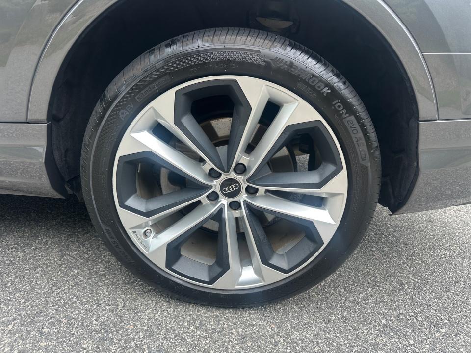2022 Audi Q7 Premium Plus