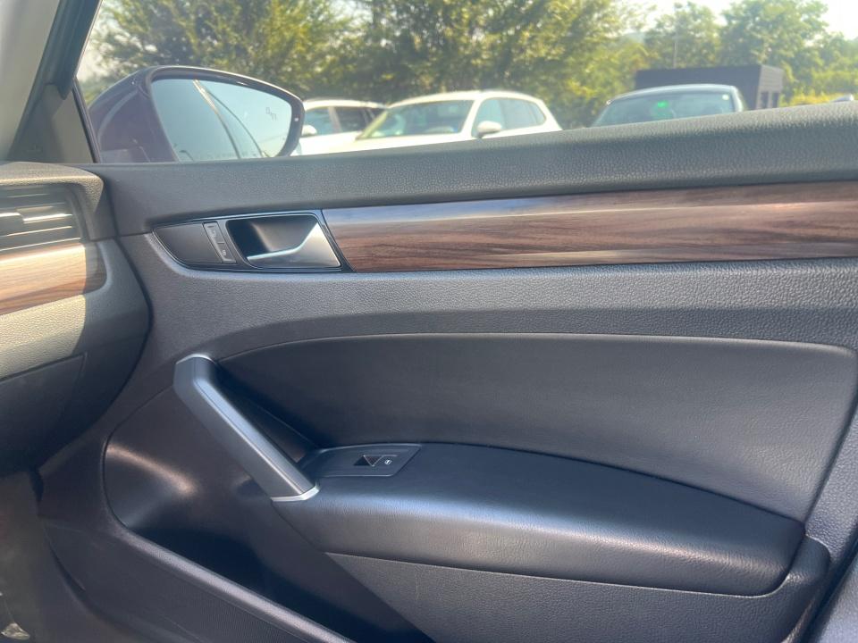 2022 Volkswagen Passat 2.0T Limited Edition