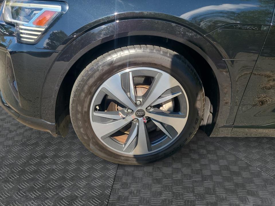 2024 Audi Q8 e-tron Premium